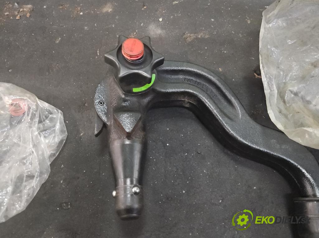 Audi A6 C5 1997-2004 2.4 V6 165 hp automatic 121 kW 2393 cm3 5- oko tažné 4B0092155D (Tažná zařízení)