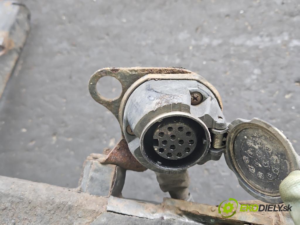 Citroen DS5 2011-2015 1.6 THP 156 hp automatic 115 kW 1598 cm3 5- oko tažné  (Tažná zařízení)