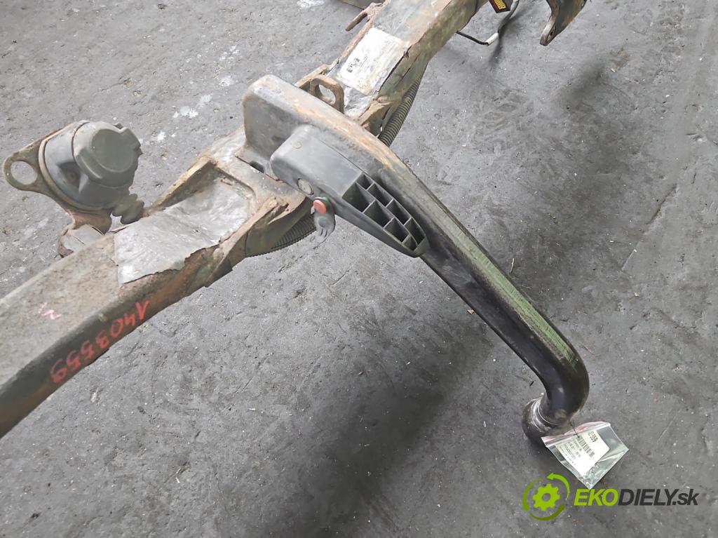 Citroen DS5 2011-2015 1.6 THP 156 hp automatic 115 kW 1598 cm3 5- oko tažné  (Tažná zařízení)