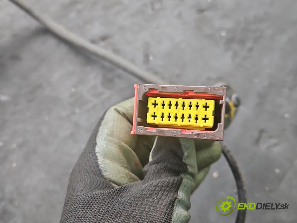 Citroen DS5 2011-2015 1.6 THP 156 hp automatic 115 kW 1598 cm3 5- oko tažné  (Tažná zařízení)