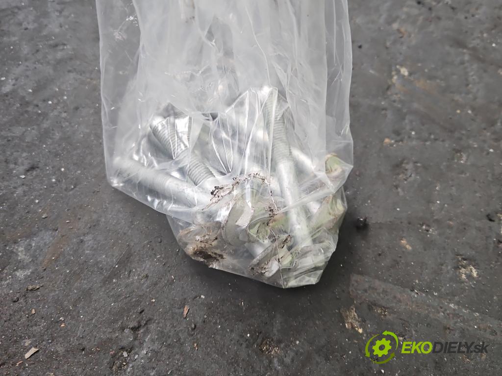 Porsche Cayenne II 2010-2017 4.8 V8 Turbo 500KM automatic 368 kW 4806 cm3 5- oko tažné 7P5803881B (Tažná zařízení)