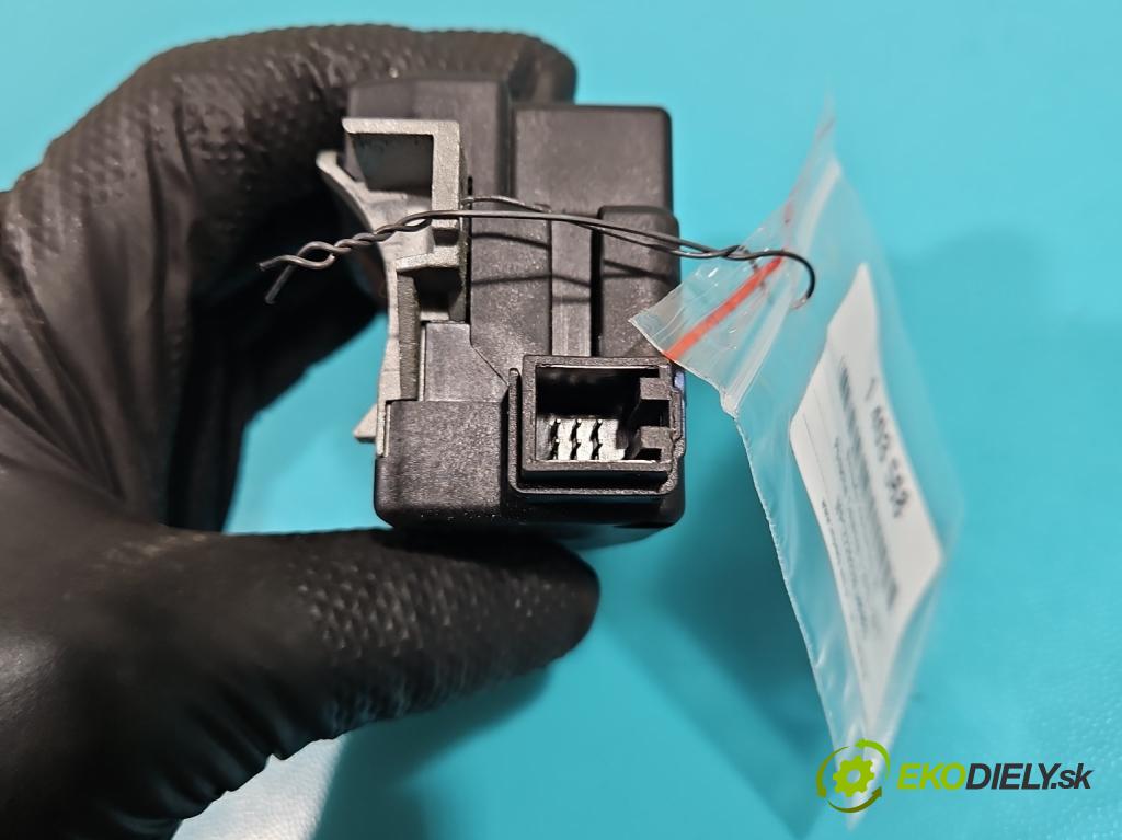 Porsche Cayenne II 2010-2017 4.8 V8 Turbo 500KM automatic 368 kW 4806 cm3 5- Blokáda: řízení: 7PP905852C (Ostatné)