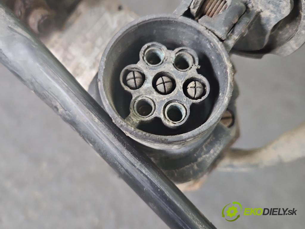 Renault Scenic II 2003-2009 1.9 dci 120 hp manual 88 kW 1870 cm3 5- oko tažné 7711221098 (Tažná zařízení)