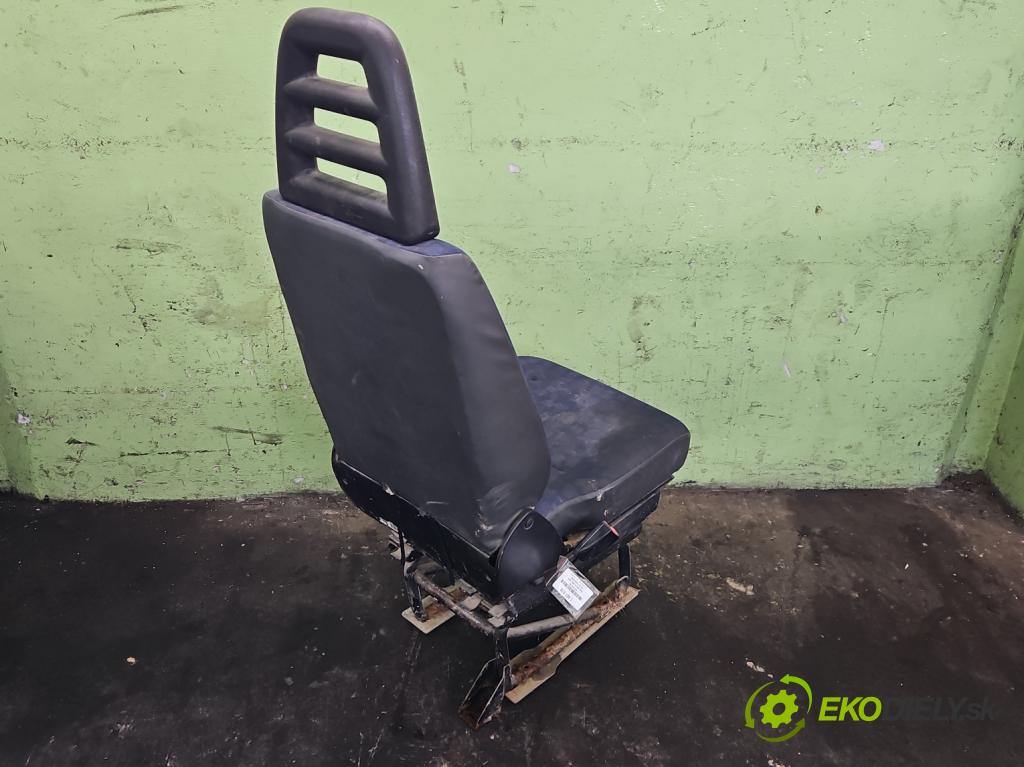 Iveco Daily III 1999-2006 2.3 HPI 116 HP manual 85 kW 2286 cm3 5- Sedačka ľavý  (Sedačky, sedadlá)