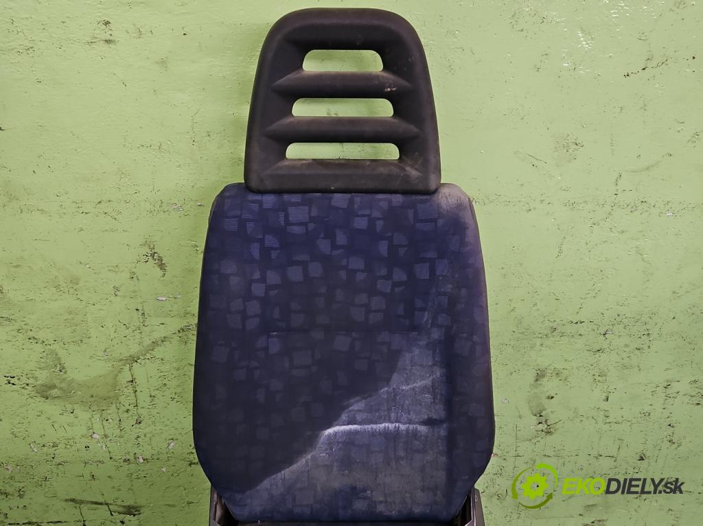 Iveco Daily III 1999-2006 2.3 HPI 116 HP manual 85 kW 2286 cm3 5- Sedačka ľavý  (Sedačky, sedadlá)