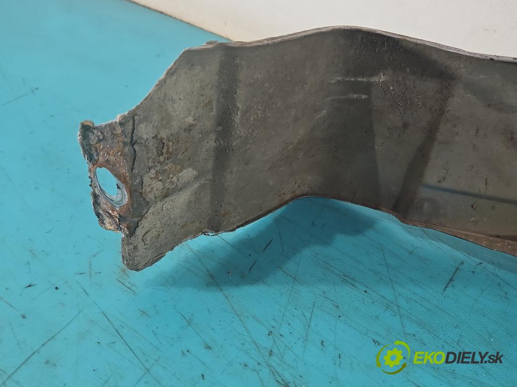 Opel Meriva A 2002-2010 1.8 16V 125 HP manual 92 kW 1796 cm3 5- blatník predné pravý  (Kľučka dverí ostatné)