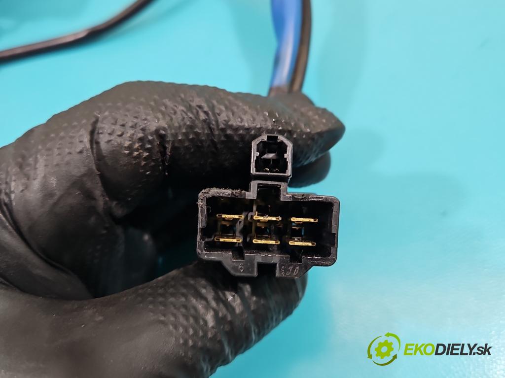 Kia Rio I 1999-2005 1.5 16V 97KM manual 71 kW 1493 cm3 5- Spínačka  (Spínacie skrinky a kľúče)