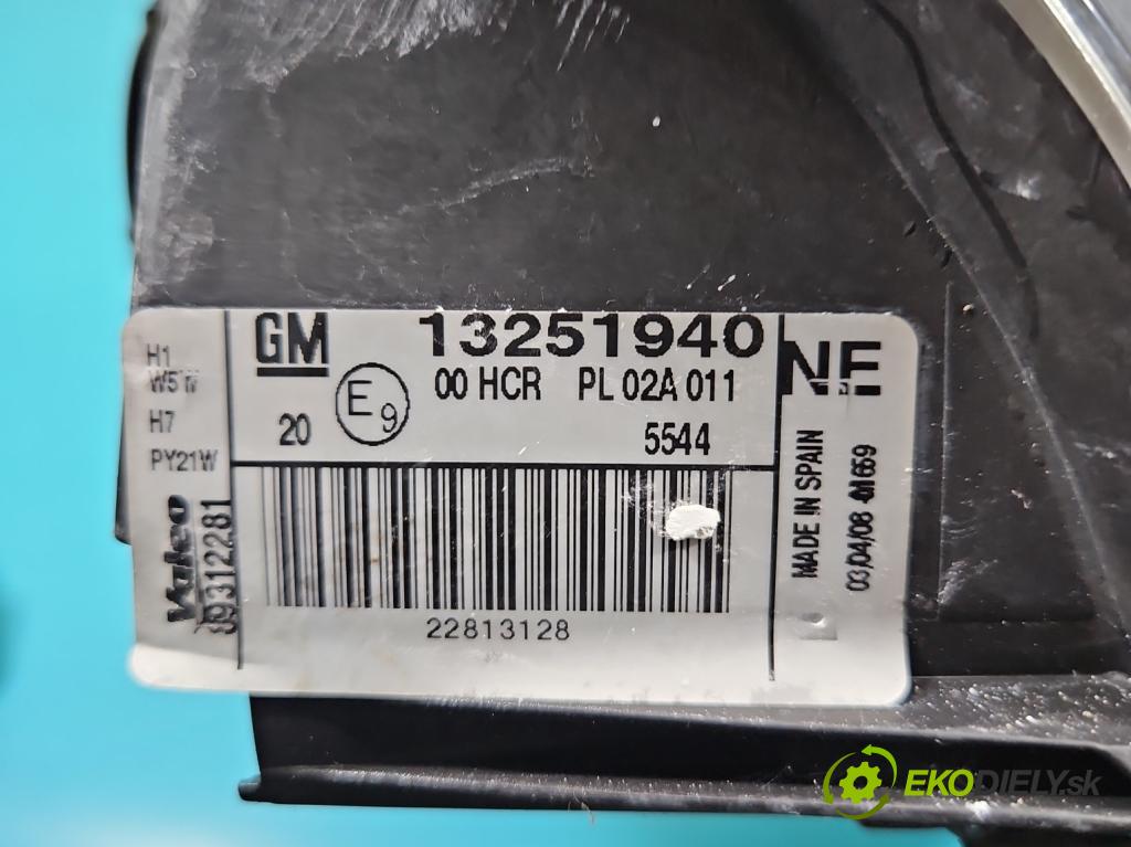 Opel Vectra C 2002-2008 1.9 cdti 150 HP manual 110 kW 1910 cm3 5- Reflektor: pravý 13251940 (Pravé)