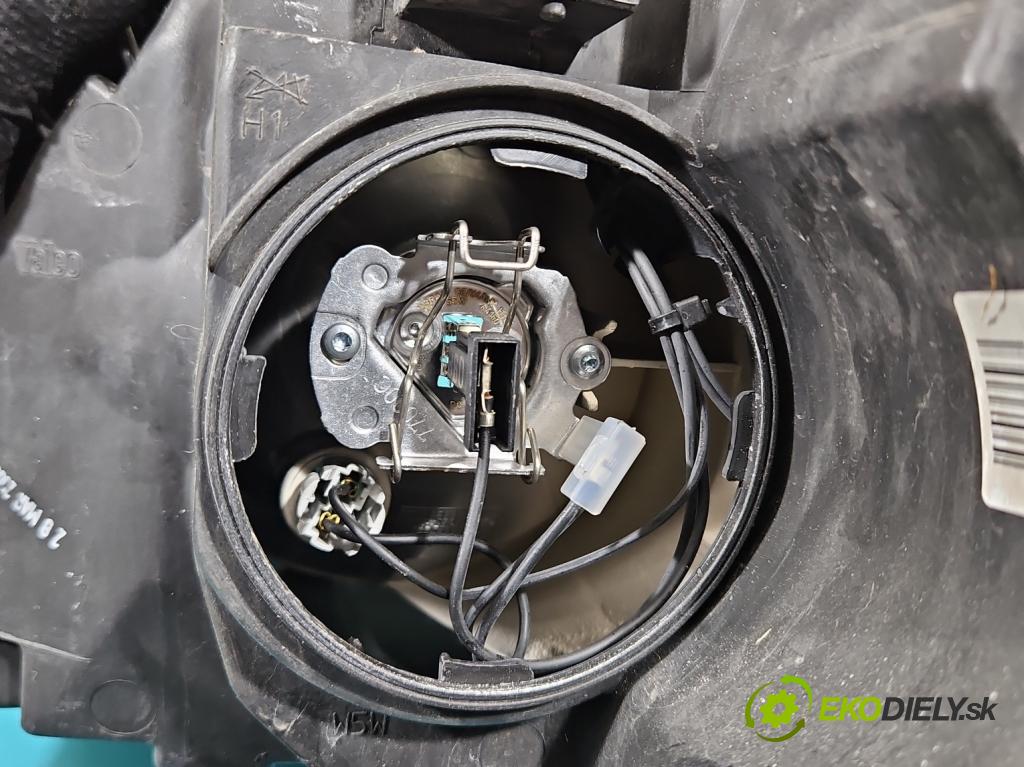 Opel Vectra C 2002-2008 1.9 cdti 150 HP manual 110 kW 1910 cm3 5- Reflektor: pravý 13251940 (Pravé)