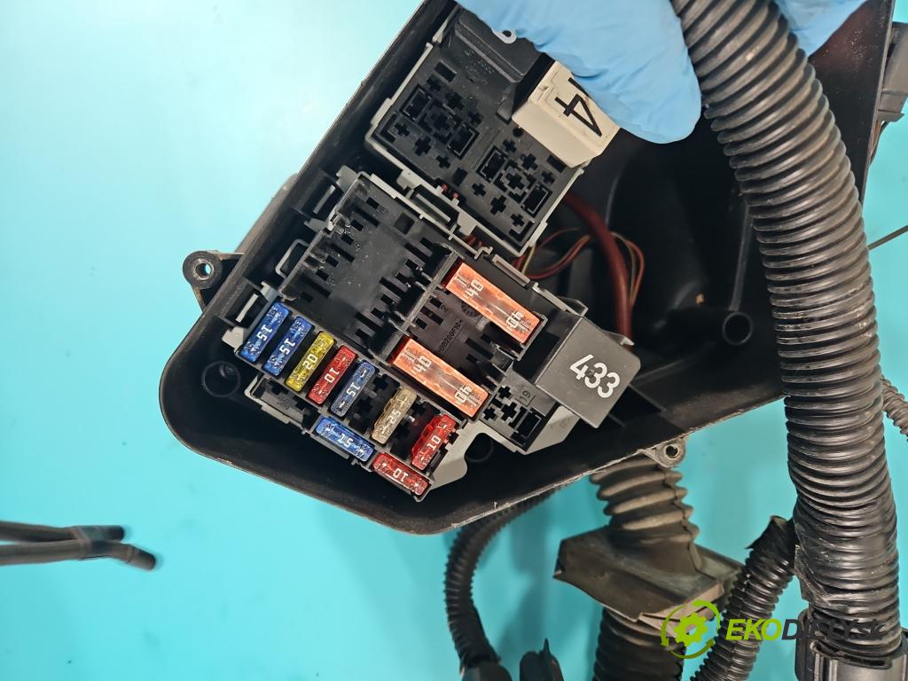 Porsche Cayenne II 2010-2017 4.8 V8 Turbo 500KM automatic 368 kW 4806 cm3 5- skříňka pojistková  (Pojistkové skříňky)