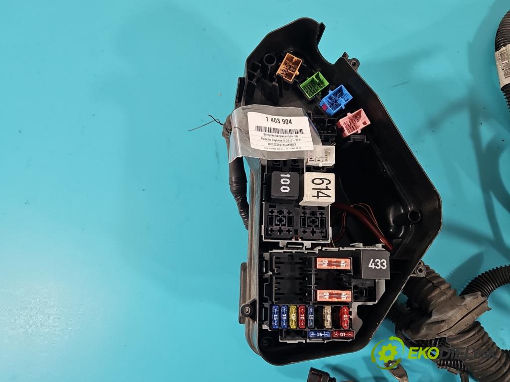 Porsche Cayenne II 2010-2017 4.8 V8 Turbo 500KM automatic 368 kW 4806 cm3 5- skříňka pojistková  (Pojistkové skříňky)