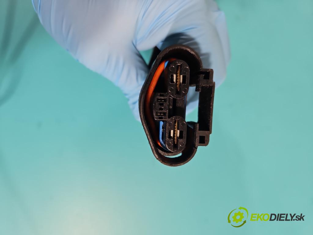 Porsche Cayenne II 2010-2017 4.8 V8 Turbo 500KM automatic 368 kW 4806 cm3 5- skříňka pojistková  (Pojistkové skříňky)