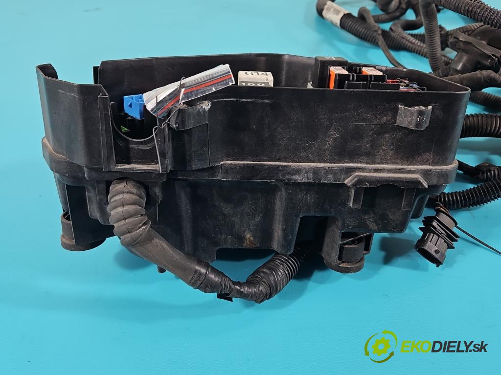 Porsche Cayenne II 2010-2017 4.8 V8 Turbo 500KM automatic 368 kW 4806 cm3 5- skříňka pojistková  (Pojistkové skříňky)