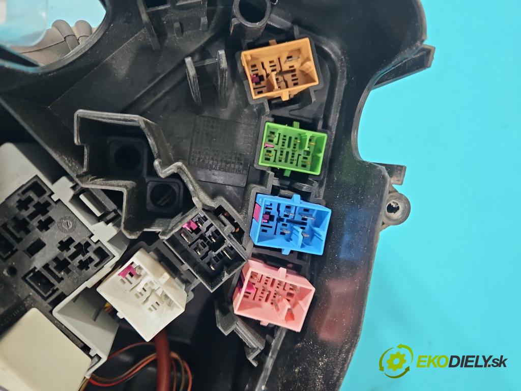 Porsche Cayenne II 2010-2017 4.8 V8 Turbo 500KM automatic 368 kW 4806 cm3 5- skříňka pojistková  (Pojistkové skříňky)