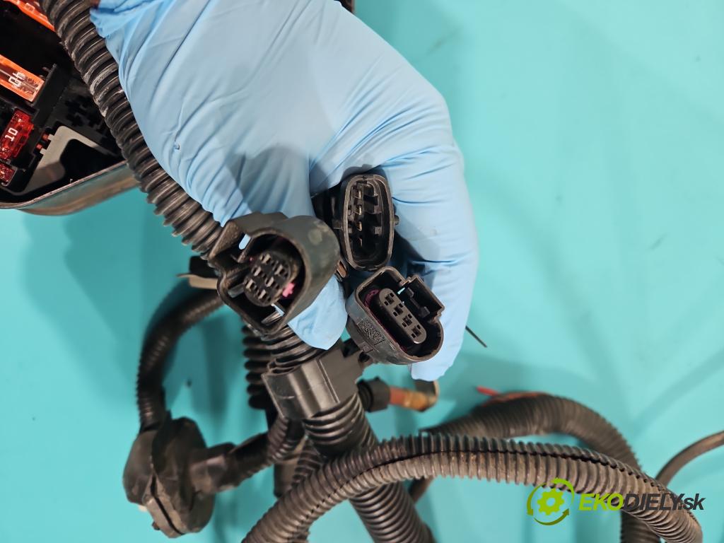 Porsche Cayenne II 2010-2017 4.8 V8 Turbo 500KM automatic 368 kW 4806 cm3 5- skříňka pojistková  (Pojistkové skříňky)