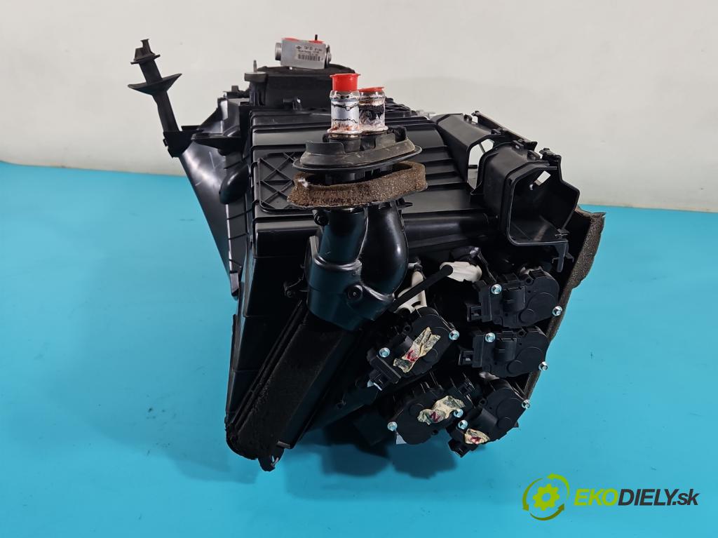 Porsche Cayenne II 2010-2017 4.8 V8 Turbo 500KM automatic 368 kW 4806 cm3 5- radiátor 7P5820005B (Radiátory topení)