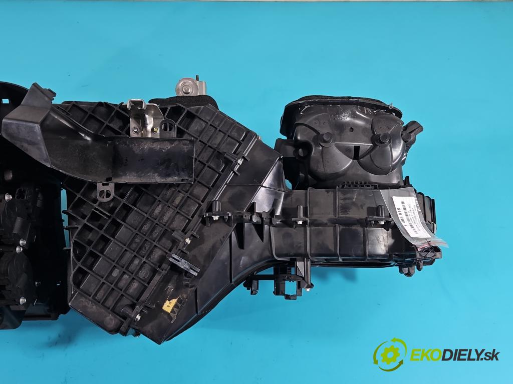 Porsche Cayenne II 2010-2017 4.8 V8 Turbo 500KM automatic 368 kW 4806 cm3 5- radiátor 7P5820005B (Radiátory topení)