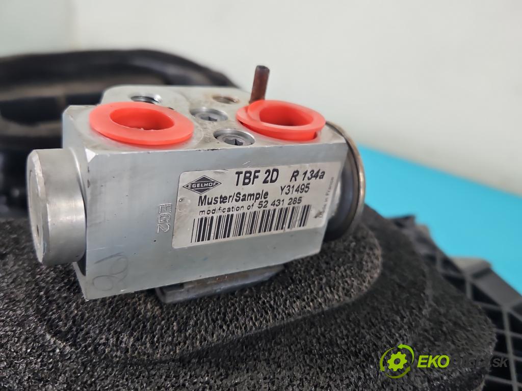 Porsche Cayenne II 2010-2017 4.8 V8 Turbo 500KM automatic 368 kW 4806 cm3 5- radiátor 7P5820005B (Radiátory topení)