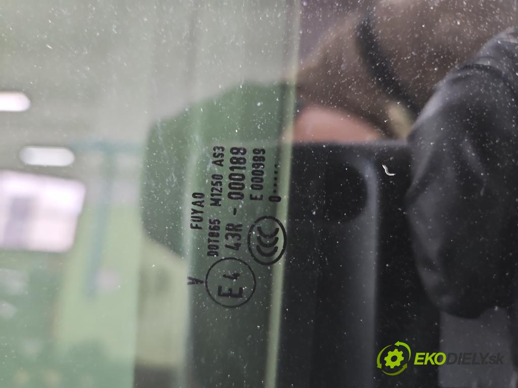 Porsche Cayenne II 2010-2017 4.8 V8 Turbo 500KM automatic 368 kW 4806 cm3 5- Střešní okno:  (Okna karoserie)