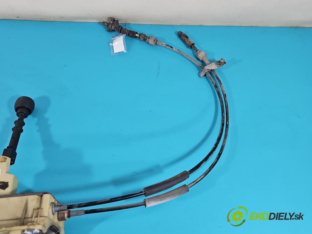 Fiat Stilo 1.2 16V 80 HP manual 59 kW 1242 cm3 5- Páka: Změny: stupeň,rýchlosť 735304950 (Rýchlostné páky / kulisy)