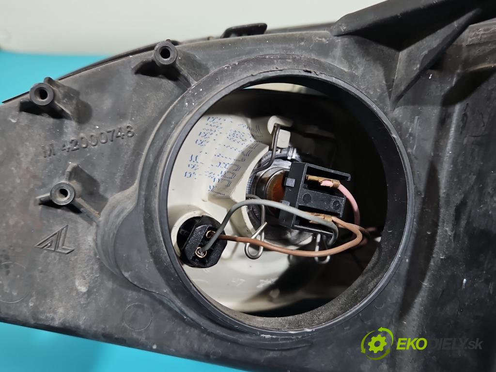 Peugeot 407 1.6 hdi 109 HP manual 80 kW 1560 cm3 4- Reflektor: pravý 0301213202 (Pravé)