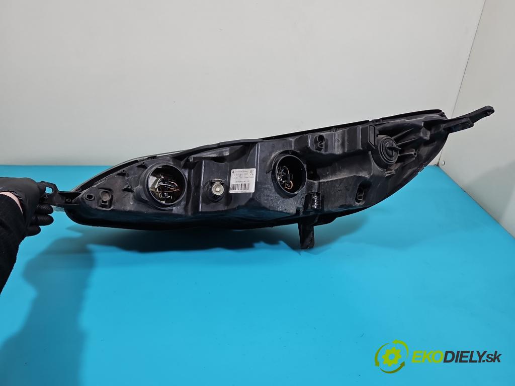Peugeot 407 1.6 hdi 109 HP manual 80 kW 1560 cm3 4- Reflektor: pravý 0301213202 (Pravé)
