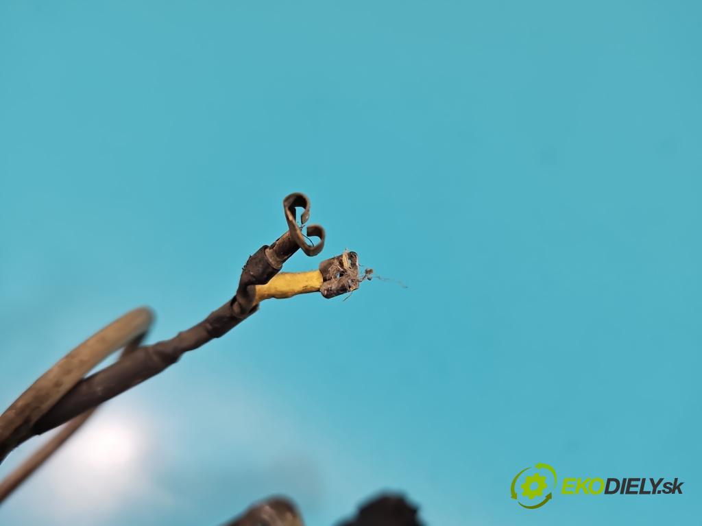 Skoda Favorit 1.3 plyn: 58 HP manual 43 kW 1296 cm3 5- rozdeľovač (Rozdeľovače)