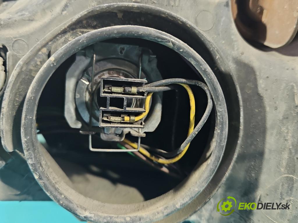 Opel Tigra B 2004-2009 1.4 16V 90 HP manual 66 kW 1364 cm3 2- Reflektor: pravý 93162204 (Pravé)