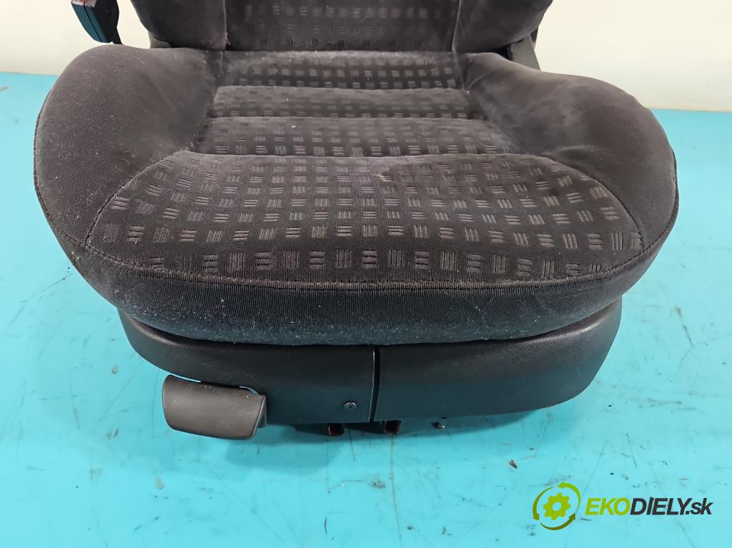 Vw Passat B5 1995-2005 1.9 tdi 131 HP manual 96 kW 1896 cm3 4- Sedačka ľavý  (Sedačky, sedadlá)