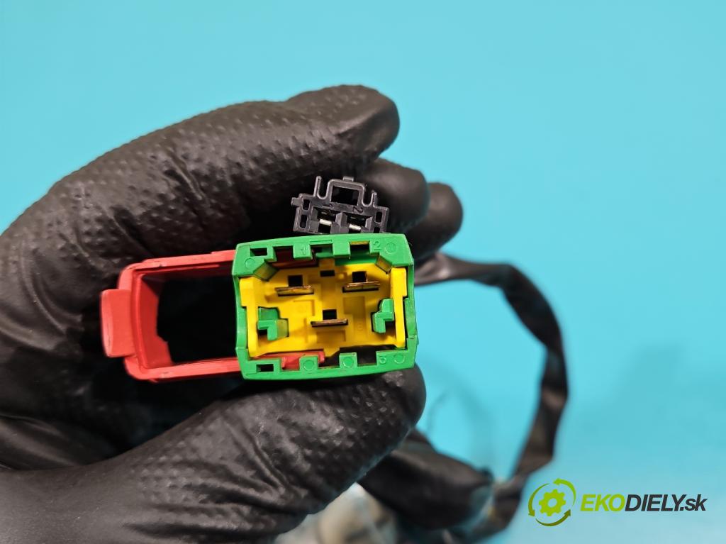 Citroen C2 1.1 60 HP manual 44 kW 1124 cm3 3- Spínačka  (Spínacie skrinky a kľúče)