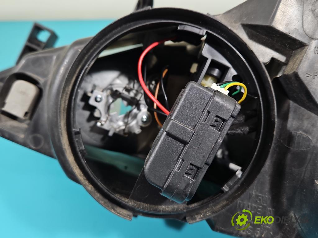 Peugeot 307 2.0 hdi 90 HP manual 66 kW 1997 cm3 5- Reflektor: pravý 9641615280 (Pravé)