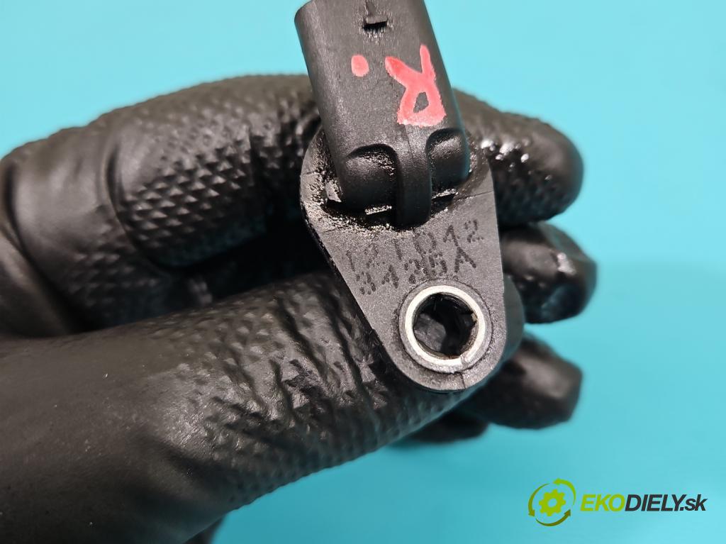 Mercedes CLS II C218 2010-2018 4.7 V8 (278922) 408KM automatic 300 kW 4663 cm3 4- snímač pozice: hřídele vačkový A2761530028 (Snímače polohy kliky, vačky)