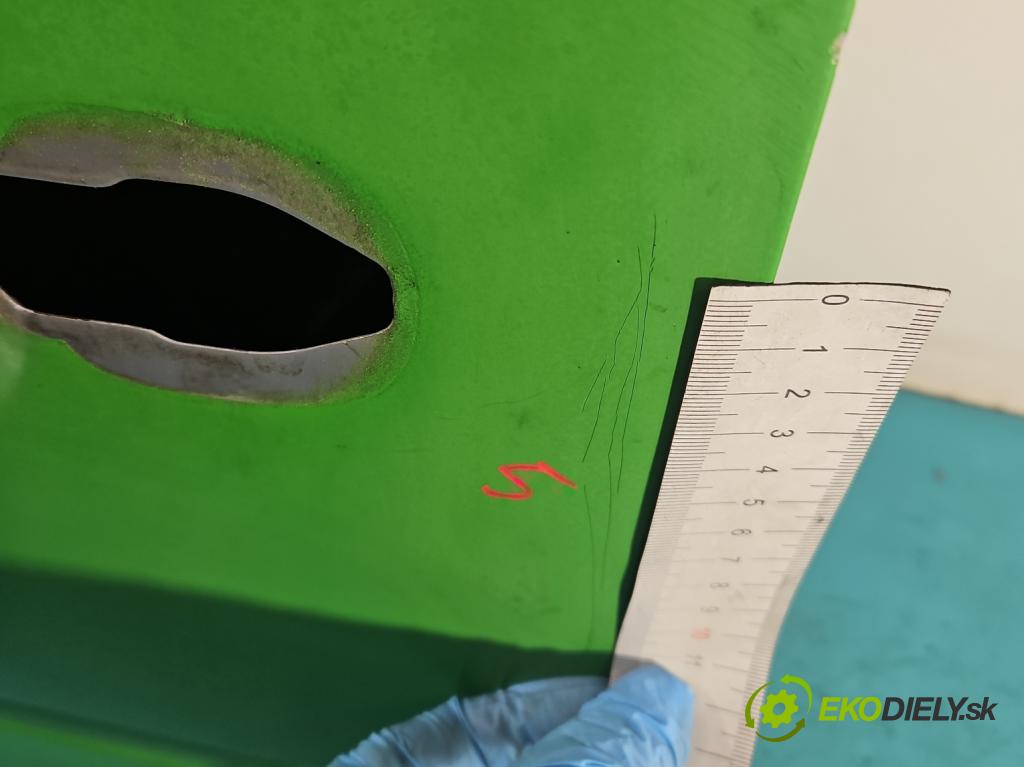 Ford Maverick 2.7 TD 101 hp manual 74 kW 2664 cm3 5- zadní kufrové dveře  (Zadní kapoty)