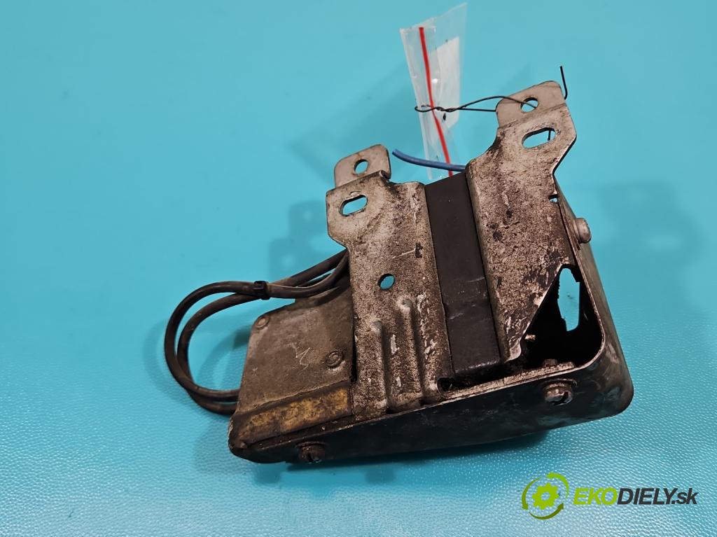 Audi A4 B5 1994-2001 1.6 101 HP manual 74 kW 1595 cm3 4- cievka zapaľovacia  (Zapaľovacie cievky, moduly)