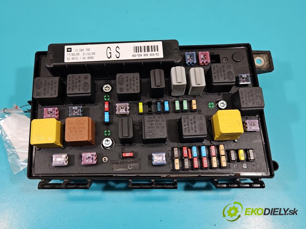 Opel Zafira B 2005-2014 1.8 16V 140 hp manual 103 kW 1796 cm3 5- skříňka pojistková 13206746 (Pojistkové skříňky)