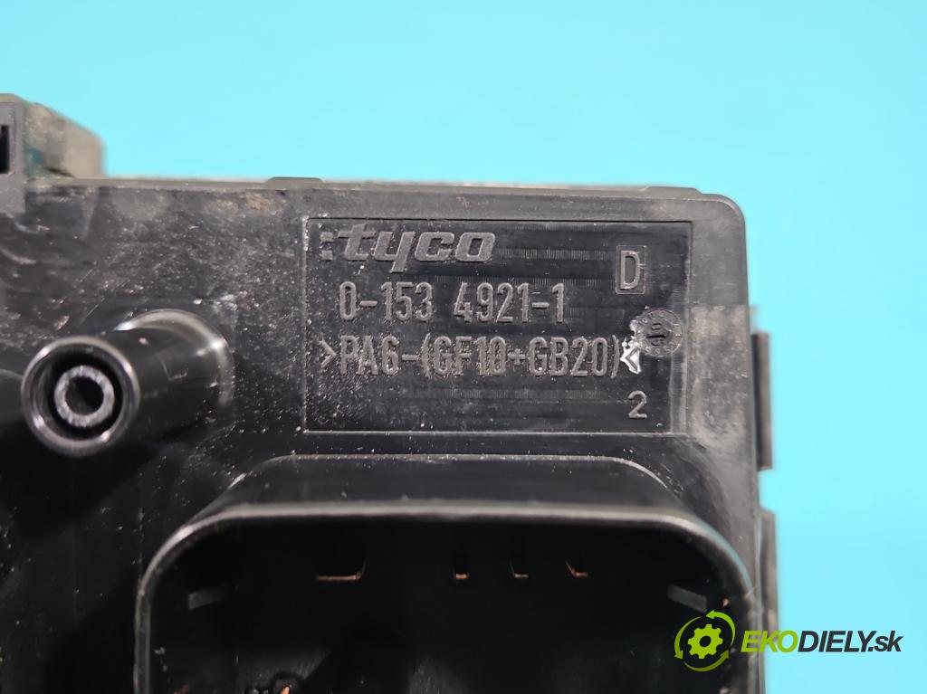 Opel Astra III 2004-2014 1.6 16V 105 hp manual 77 kW 1598 cm3 5- skříňka pojistková 13206753HA (Pojistkové skříňky)