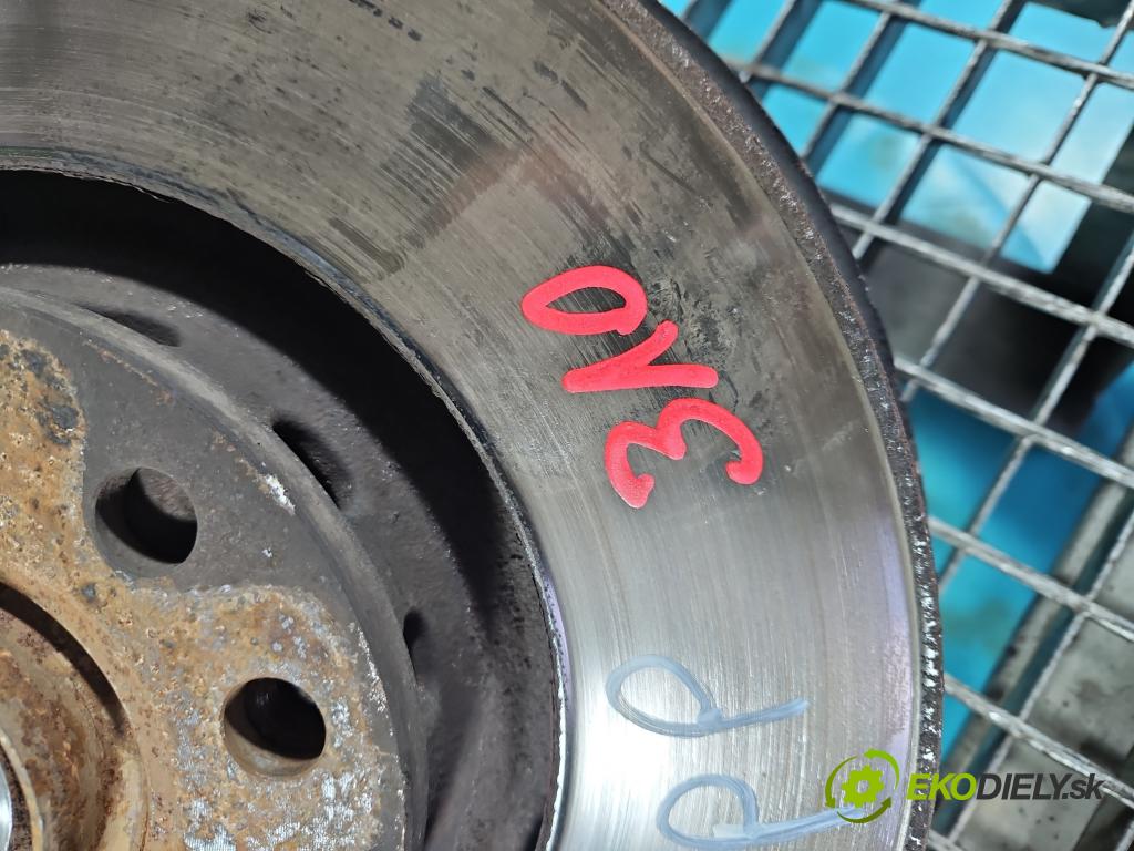 Audi A4 B6 2000-2004 2.5 tdi 179KM manual 132 kW 2496 cm3 5- náboj pravé  (Náboje)