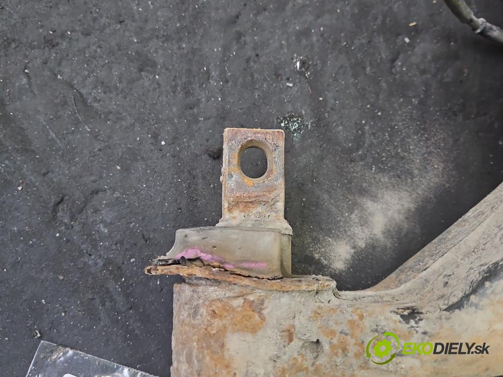 Mitsubishi Colt Z30 VI 2004-2012 1.3 16V 95 hp manual 70 kW 1332 cm3 3- zadní výztuha  (Výztuhy zadní)