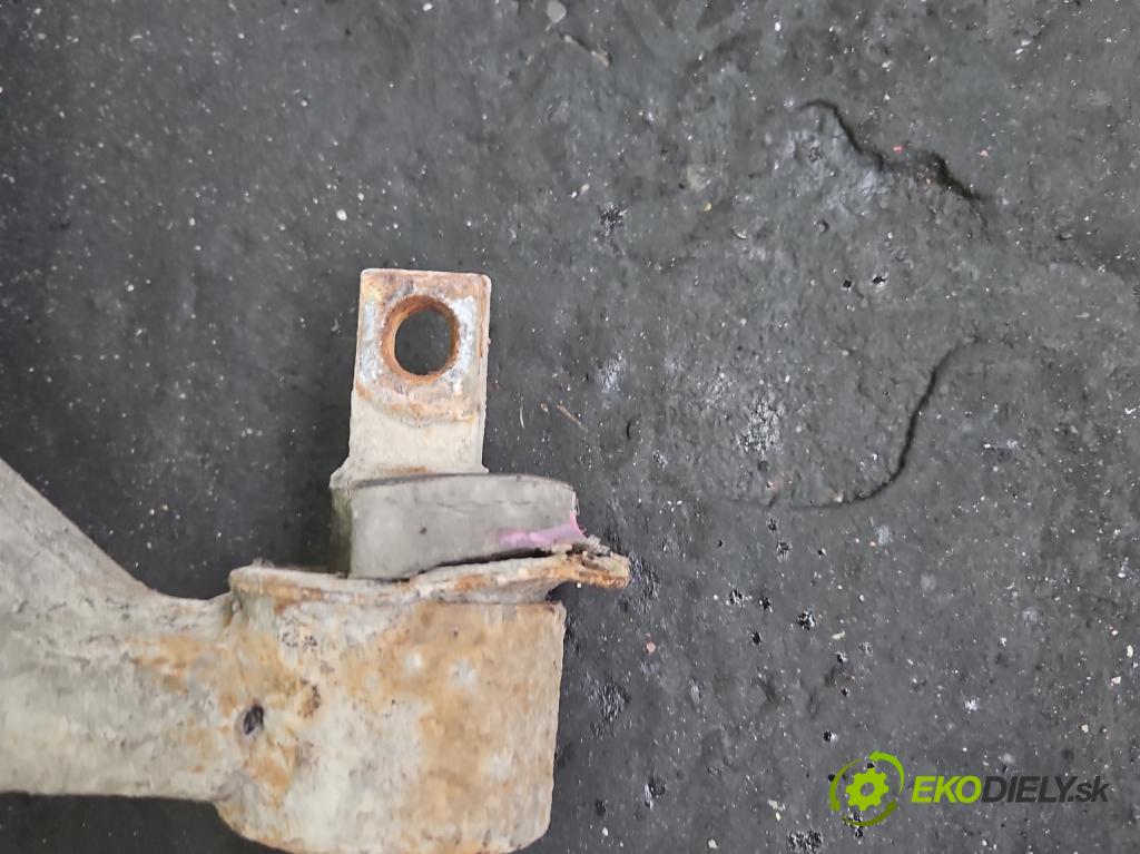 Mitsubishi Colt Z30 VI 2004-2012 1.3 16V 95 hp manual 70 kW 1332 cm3 3- zadní výztuha  (Výztuhy zadní)