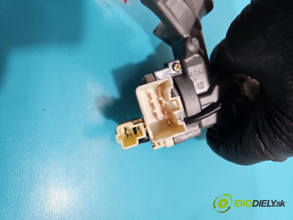 Scion tC I AT10 2004-2010 2.4 VVTi 156 HP manual 115 kW 2384 cm3 3- Spínačka  (Spínacie skrinky a kľúče)