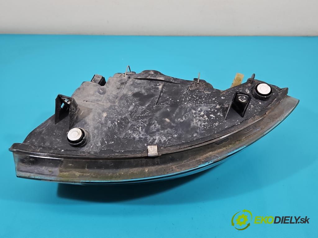 Seat Leon I 1999-2005 1.6b 105 HP manual 77 kW 1598 cm3 5- Reflektor: pravý  (Pravé)