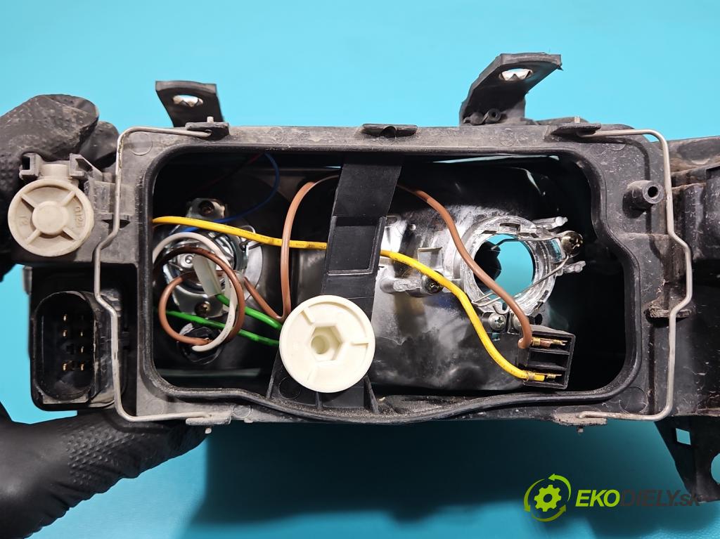 Seat Leon I 1999-2005 1.6b 105 HP manual 77 kW 1598 cm3 5- Reflektor: pravý  (Pravé)