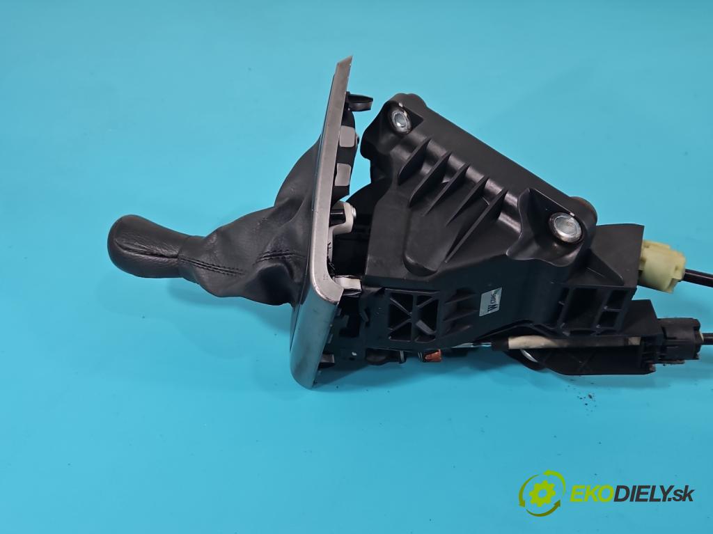 Mazda 5  2005-2010 1.8 16V 116 HP manual 85 kW 1798 cm3 5- Páka: Změny: stupeň,rýchlosť 8159025200 (Rýchlostná páka (kulisa))