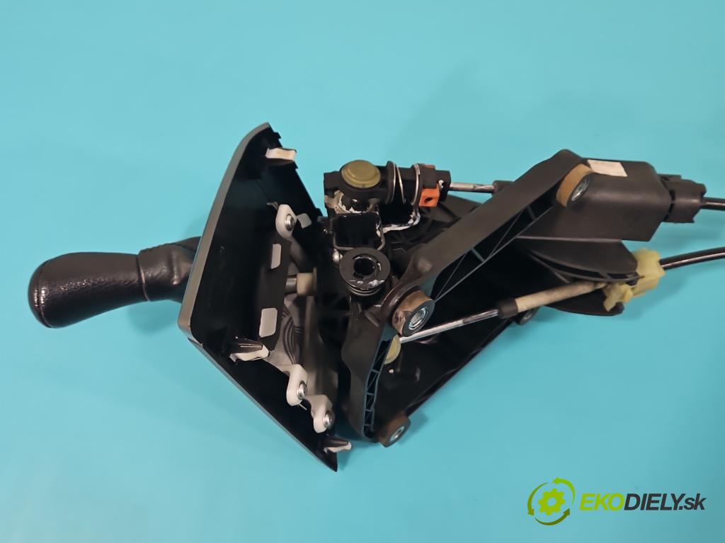 Mazda 5  2005-2010 1.8 16V 116 HP manual 85 kW 1798 cm3 5- Páka: Změny: stupeň,rýchlosť 8159025200 (Rýchlostná páka (kulisa))