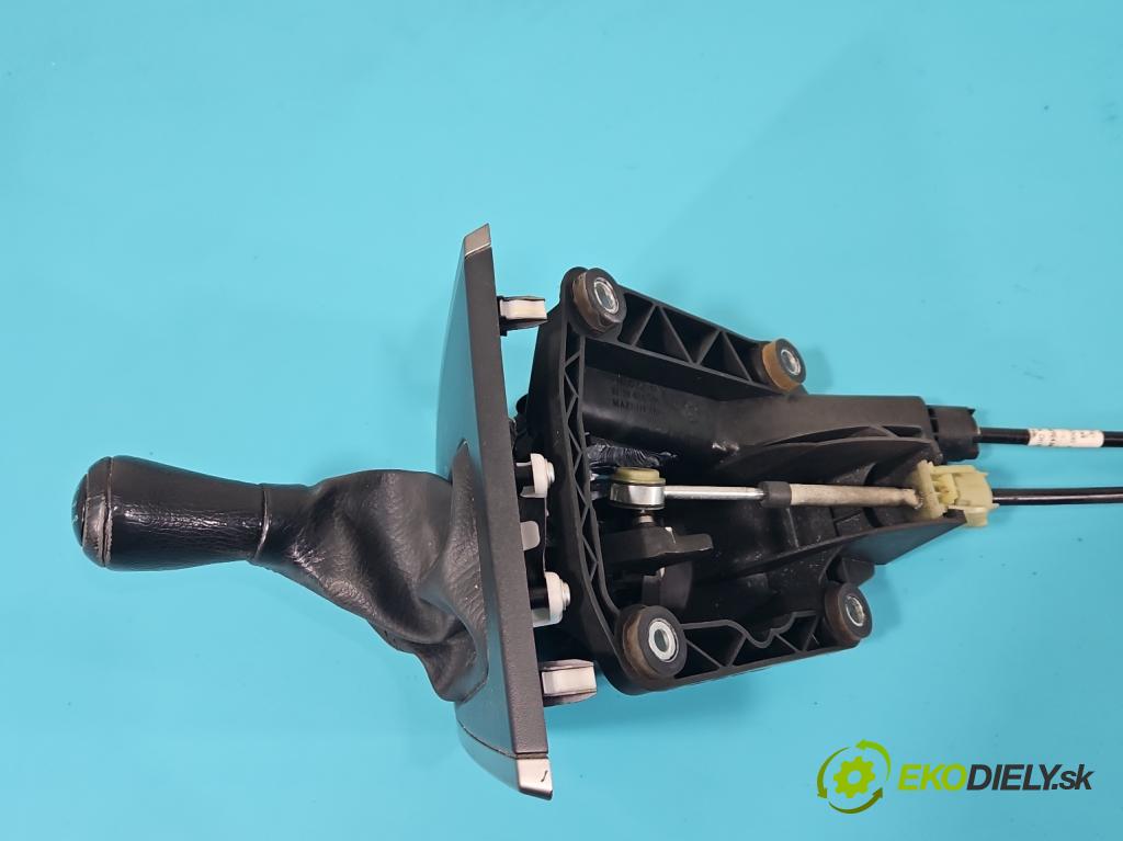 Mazda 5  2005-2010 1.8 16V 116 HP manual 85 kW 1798 cm3 5- Páka: Změny: stupeň,rýchlosť 8159025200 (Rýchlostná páka (kulisa))