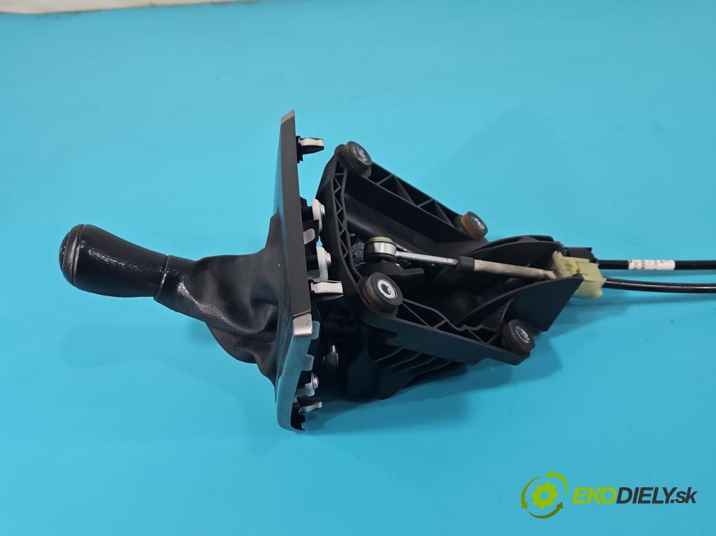 Mazda 5  2005-2010 1.8 16V 116 HP manual 85 kW 1798 cm3 5- Páka: Změny: stupeň,rýchlosť 8159025200 (Rýchlostná páka (kulisa))