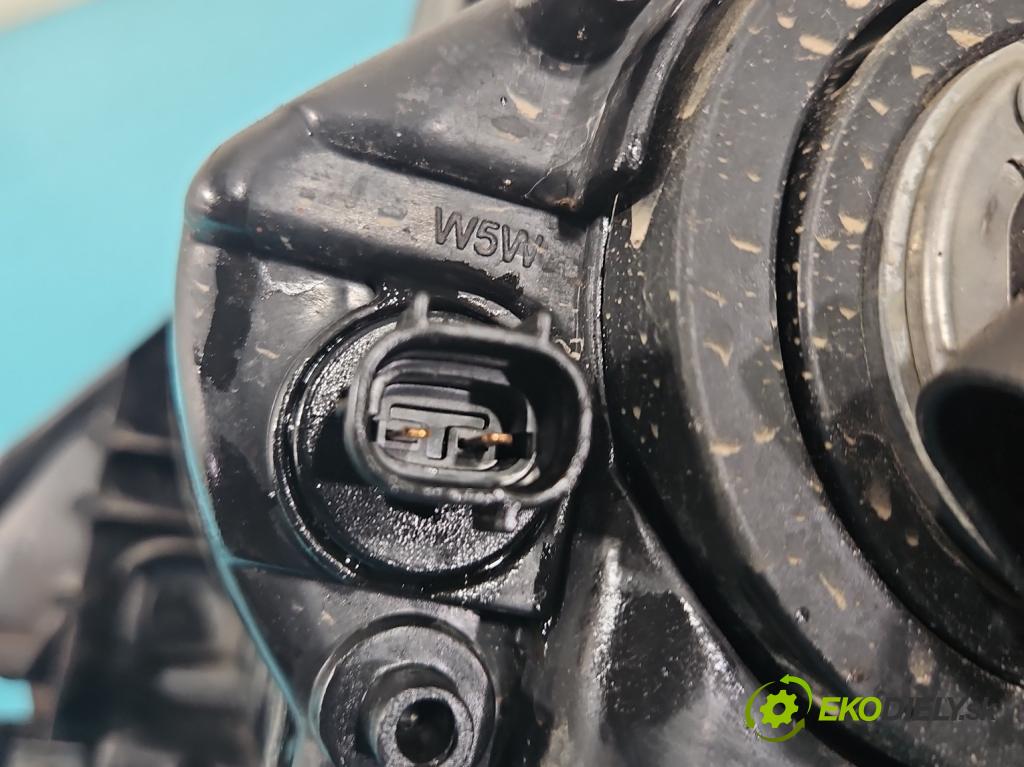 Mazda 5  2005-2010 1.8 16V 116 HP manual 85 kW 1798 cm3 5- Reflektor: pravý  (Pravé)