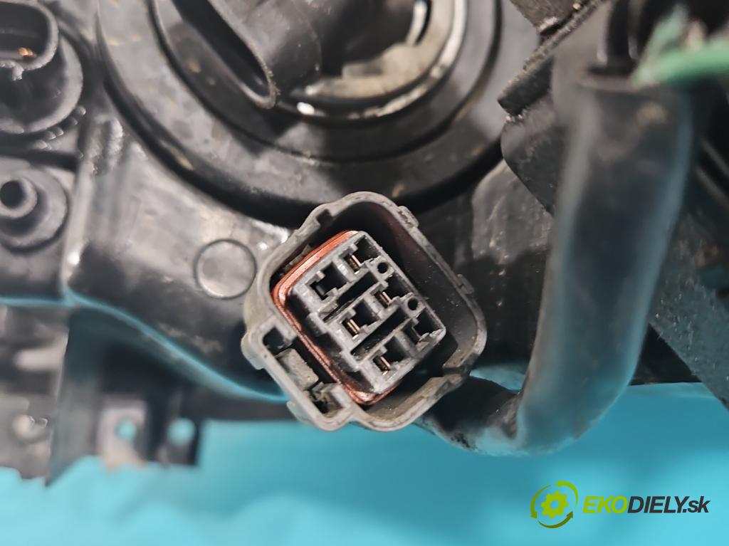 Mazda 5  2005-2010 1.8 16V 116 HP manual 85 kW 1798 cm3 5- Reflektor: pravý  (Pravé)