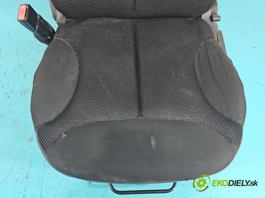 Citroen C2 1.4 8V 73 HP manual 54 kW 1360 cm3 3- Sedačka ľavý  (Sedačky, sedadlá)