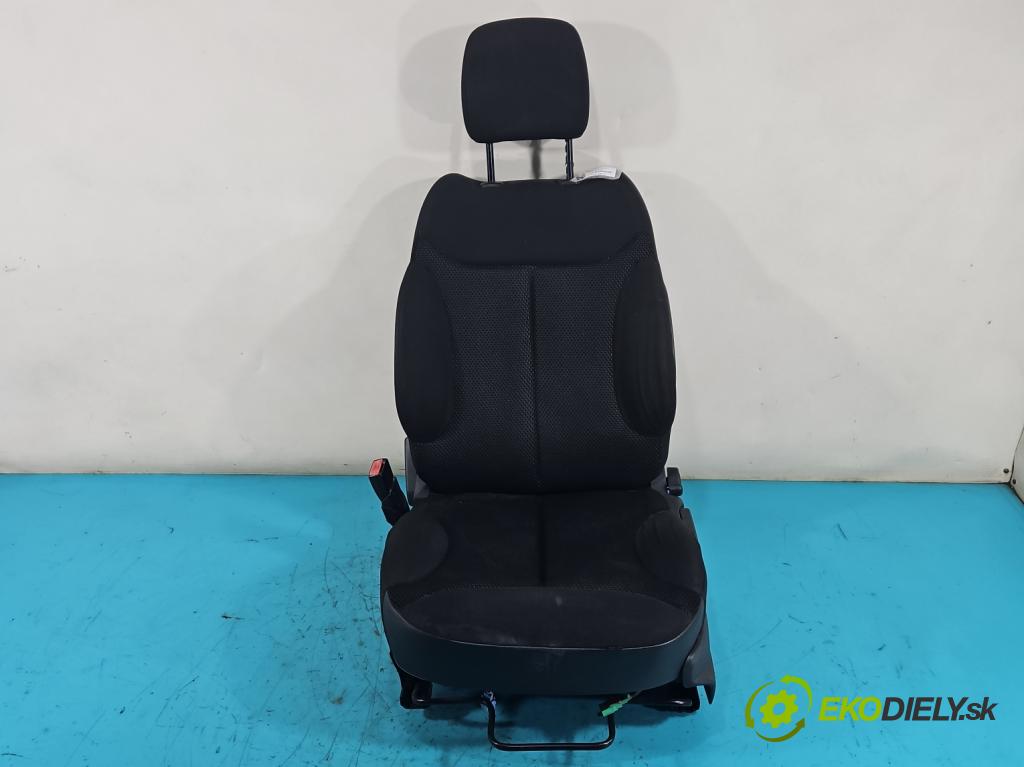Citroen C2 1.4 8V 73 HP manual 54 kW 1360 cm3 3- Sedačka ľavý  (Sedačky, sedadlá)
